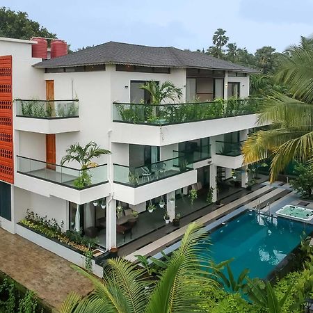 Villa Sereno By Stayvista - An Elegant And Entertaining Retreat Featuring A Swimming Pool, Outdoor Jacuzzi, Modern Interiors, And A Snooker Table Alībāg Extérieur photo