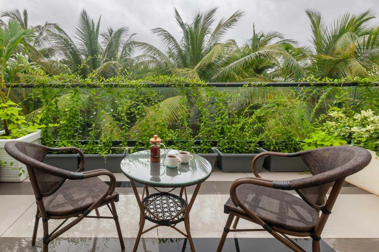 Villa Sereno By Stayvista - An Elegant And Entertaining Retreat Featuring A Swimming Pool, Outdoor Jacuzzi, Modern Interiors, And A Snooker Table Alībāg Extérieur photo