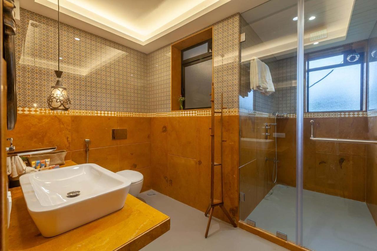 Villa Sereno By Stayvista - An Elegant And Entertaining Retreat Featuring A Swimming Pool, Outdoor Jacuzzi, Modern Interiors, And A Snooker Table Alībāg Extérieur photo