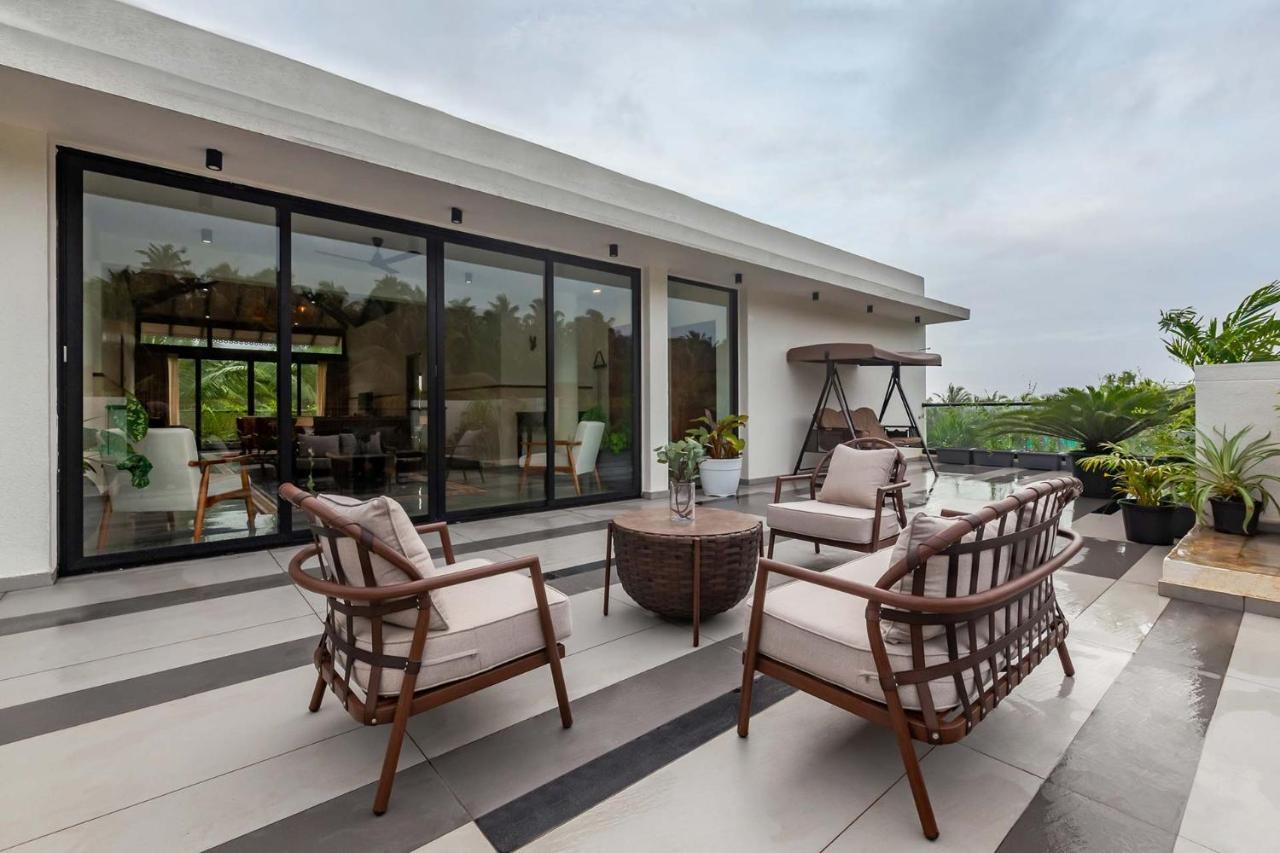 Villa Sereno By Stayvista - An Elegant And Entertaining Retreat Featuring A Swimming Pool, Outdoor Jacuzzi, Modern Interiors, And A Snooker Table Alībāg Extérieur photo
