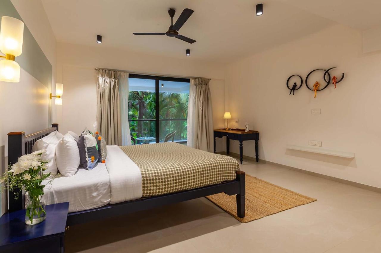 Villa Sereno By Stayvista - An Elegant And Entertaining Retreat Featuring A Swimming Pool, Outdoor Jacuzzi, Modern Interiors, And A Snooker Table Alībāg Extérieur photo