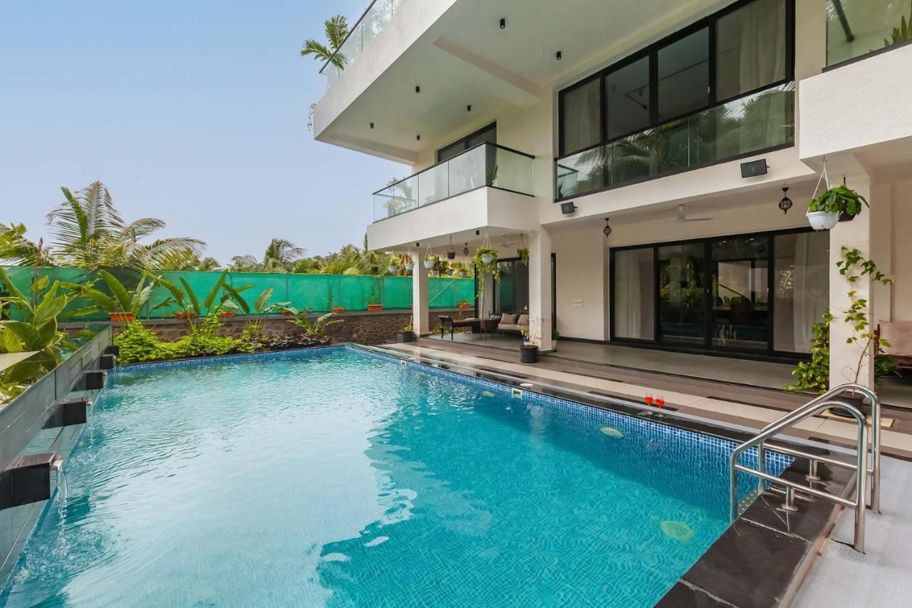 Villa Sereno By Stayvista - An Elegant And Entertaining Retreat Featuring A Swimming Pool, Outdoor Jacuzzi, Modern Interiors, And A Snooker Table Alībāg Extérieur photo