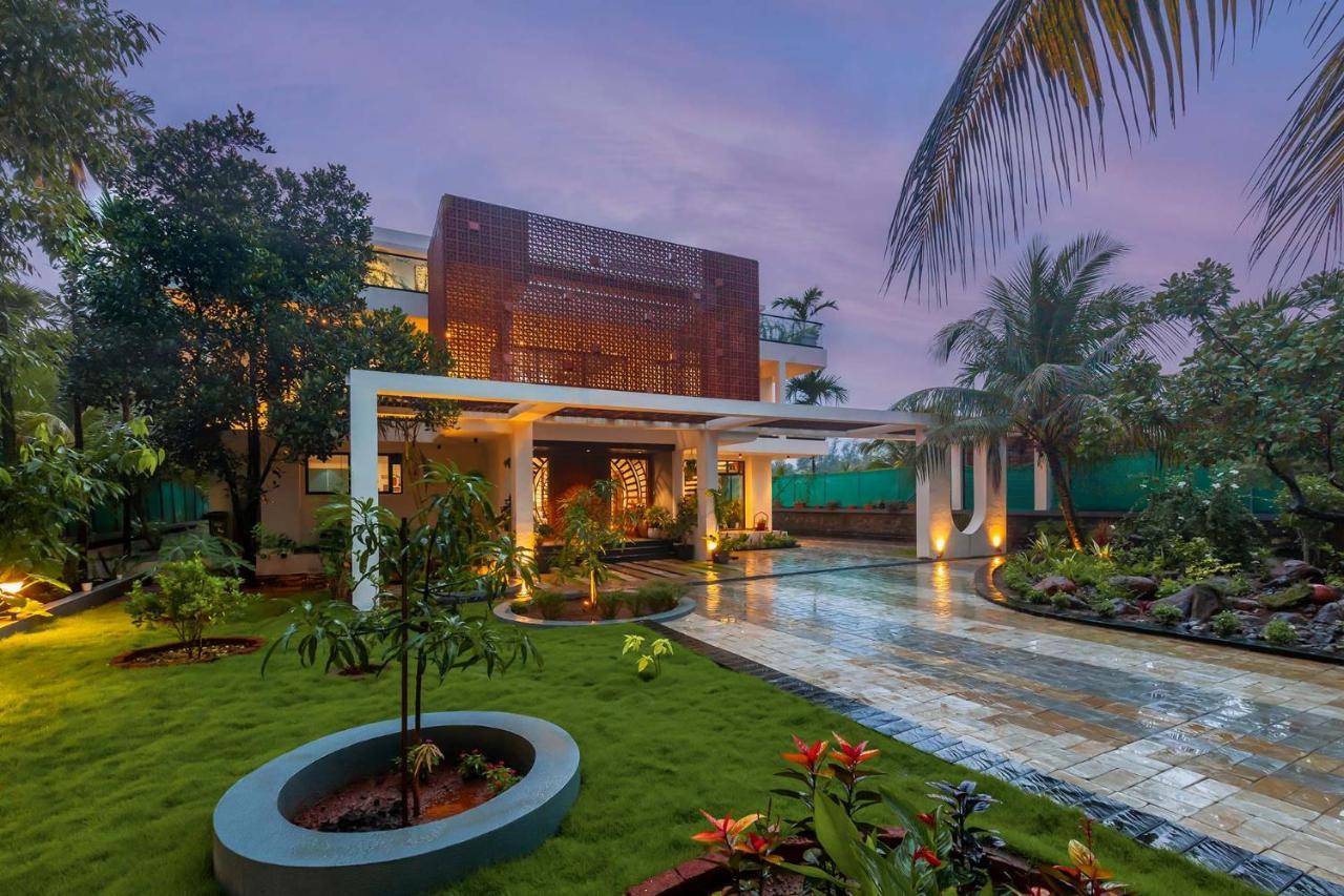 Villa Sereno By Stayvista - An Elegant And Entertaining Retreat Featuring A Swimming Pool, Outdoor Jacuzzi, Modern Interiors, And A Snooker Table Alībāg Extérieur photo