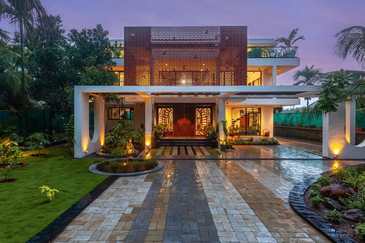 Villa Sereno By Stayvista - An Elegant And Entertaining Retreat Featuring A Swimming Pool, Outdoor Jacuzzi, Modern Interiors, And A Snooker Table Alībāg Extérieur photo